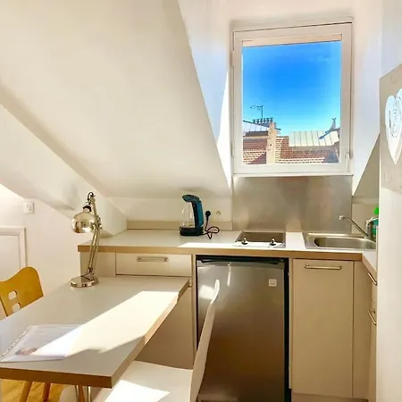 Studio On The Attic-5 Min From Sea & Main Street Apartamento *