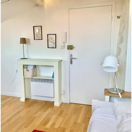 Studio On The Attic-5 Min From Sea & Main Street Apartament *