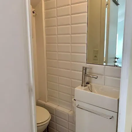 Studio On The Attic-5 Min From Sea & Main Street Apartament *